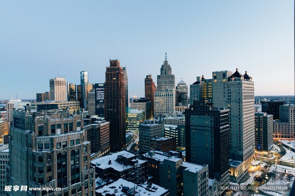 城市高楼雪景俯瞰图