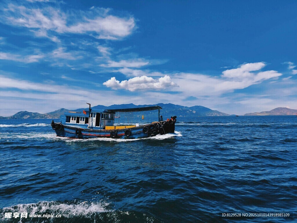 海上航行的船只