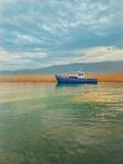海上孤舟宁静悠远之景