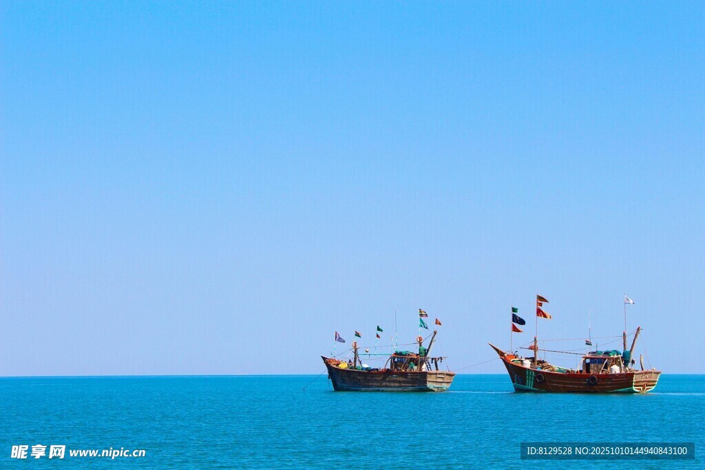 海上双帆船