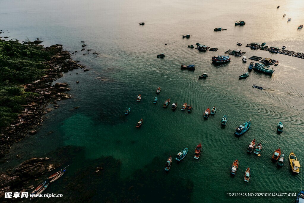 海上渔村美景