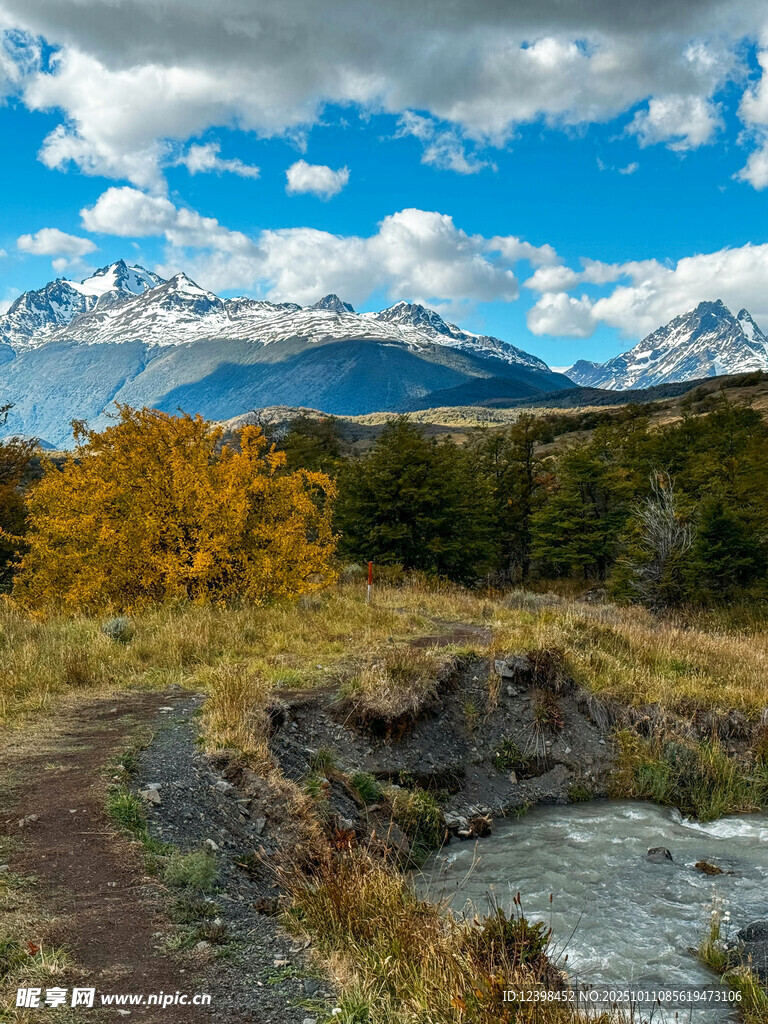 秋日山间美景
