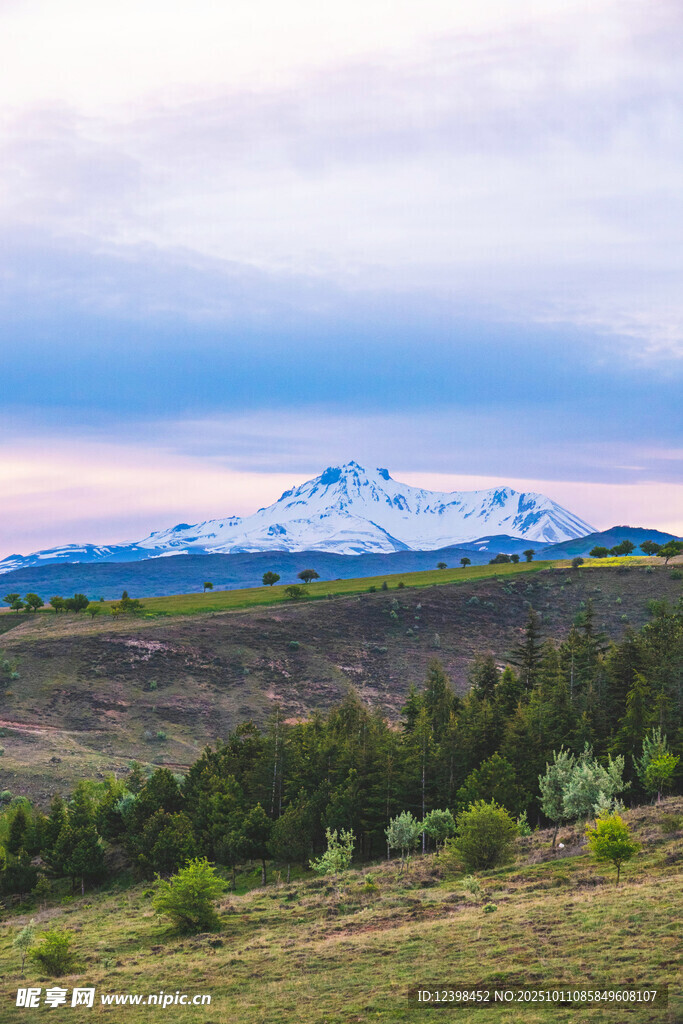 山间远景