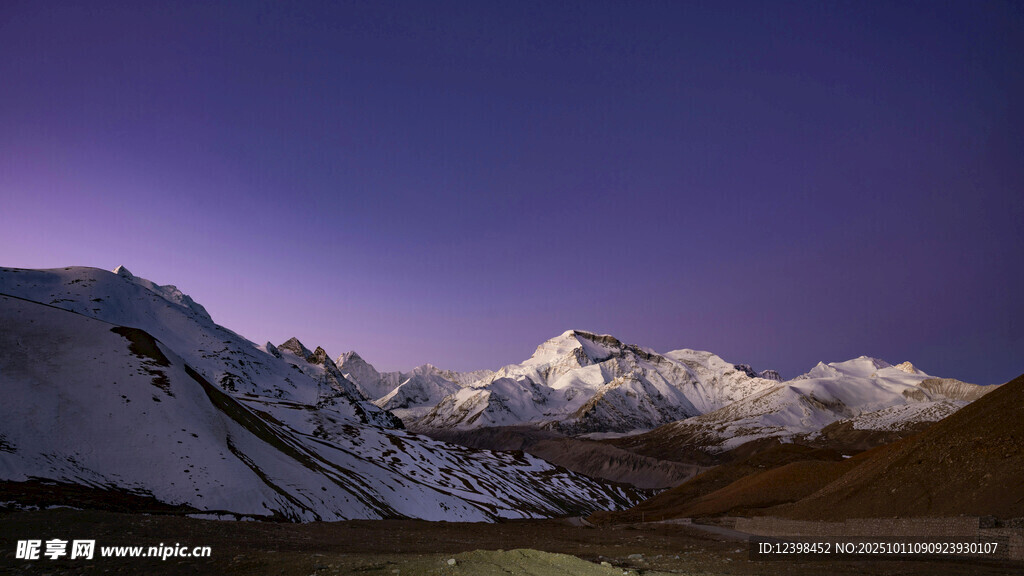 雪山壮丽黄昏美景