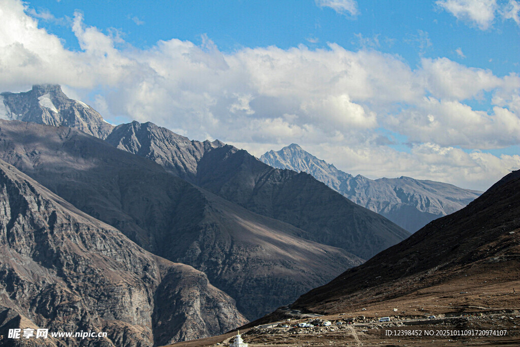 壮丽高山公路景色
