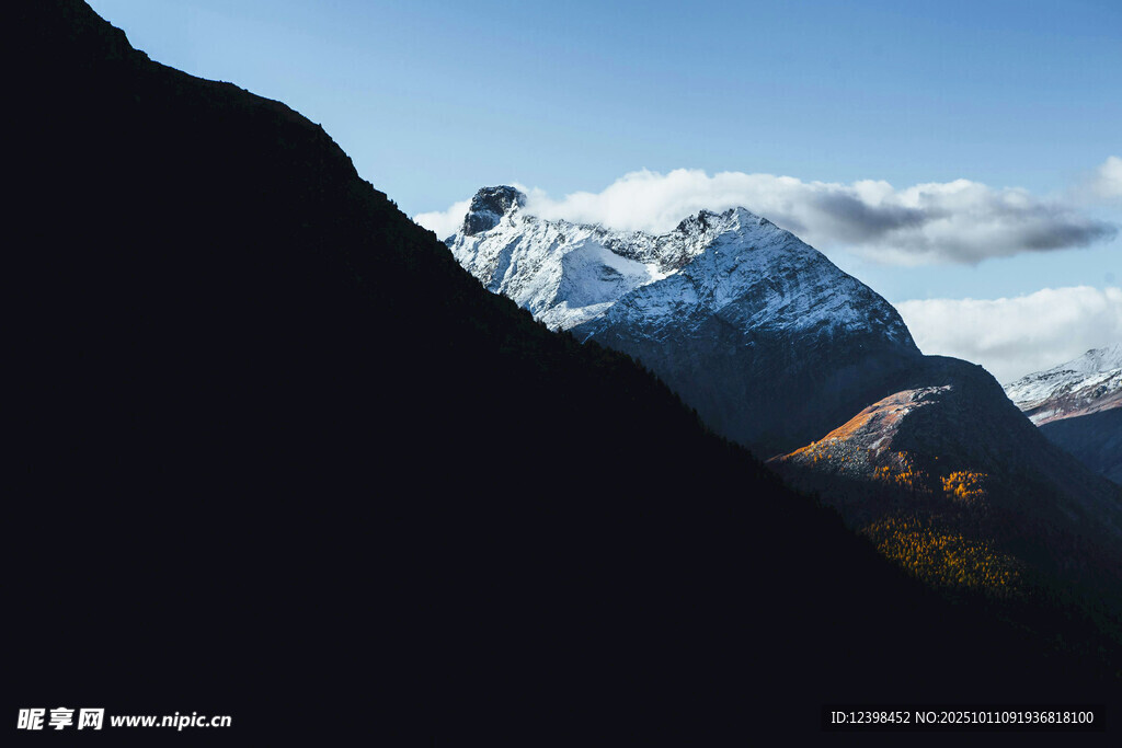 巍峨雪山