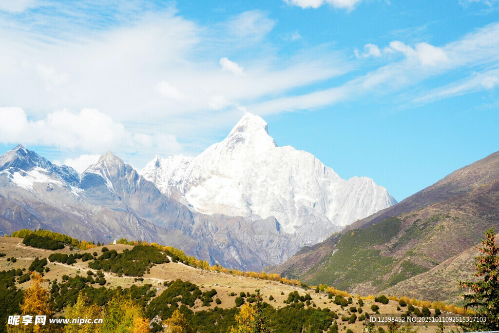 壮丽雪山自然风光