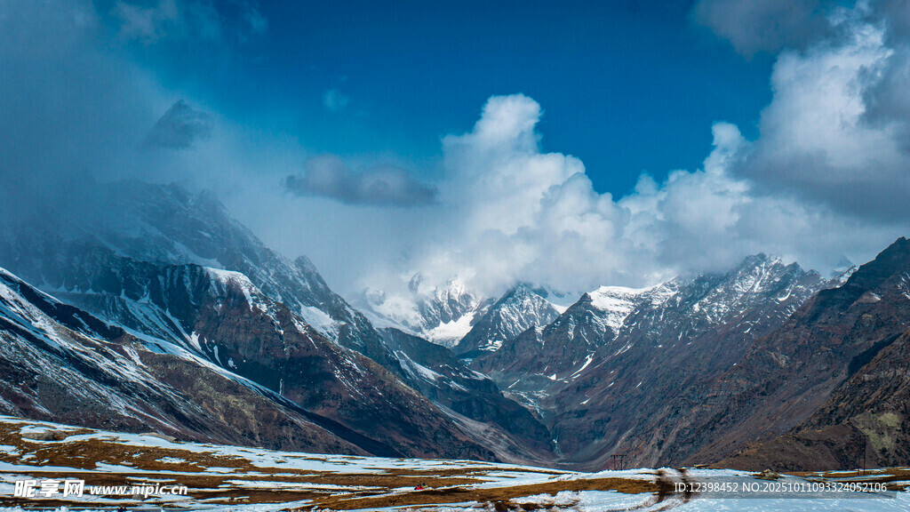 壮丽雪山风景