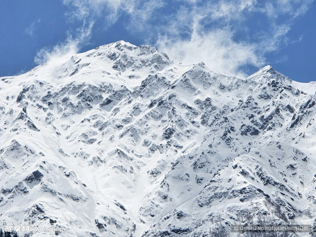 巍峨雪山