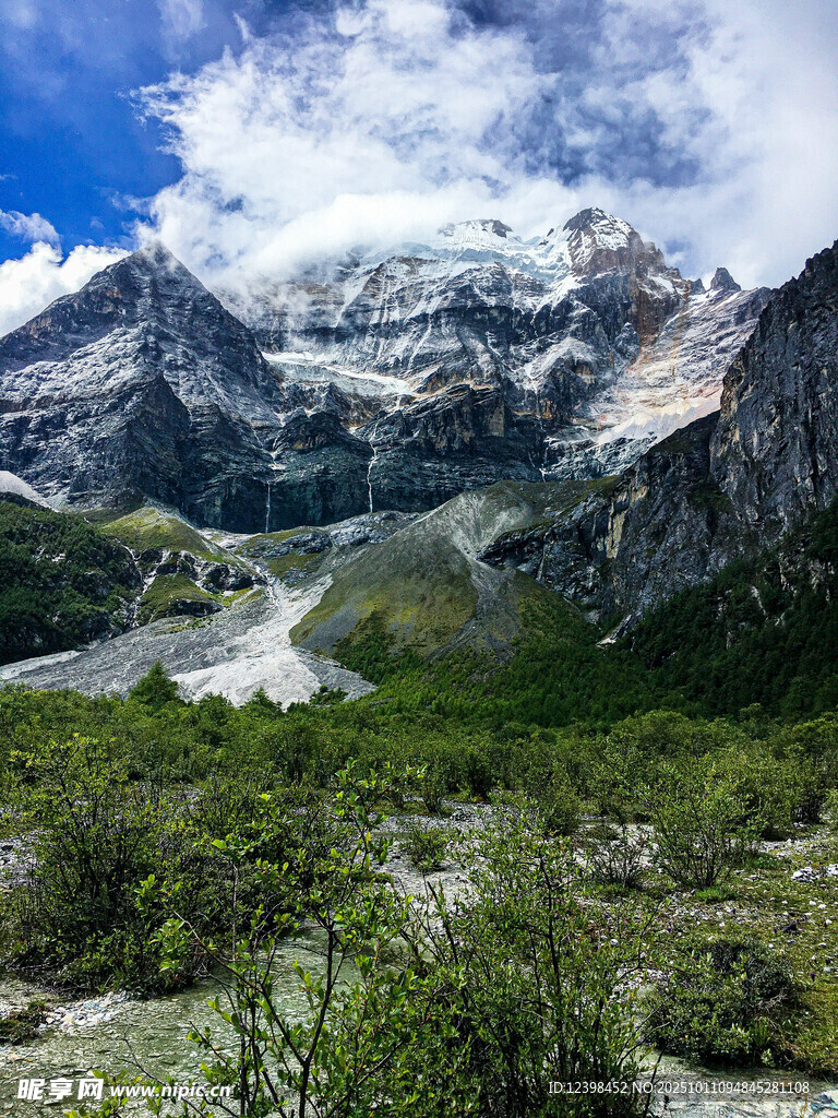 壮丽山间美景
