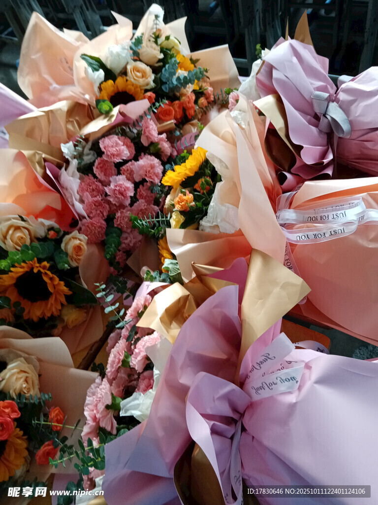 多彩鲜花花束展示