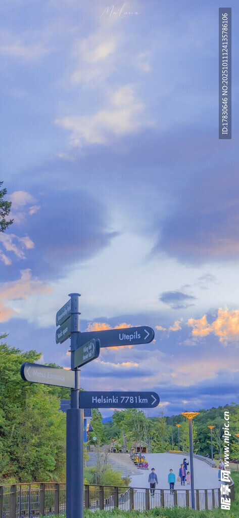 路标指向多彩风景