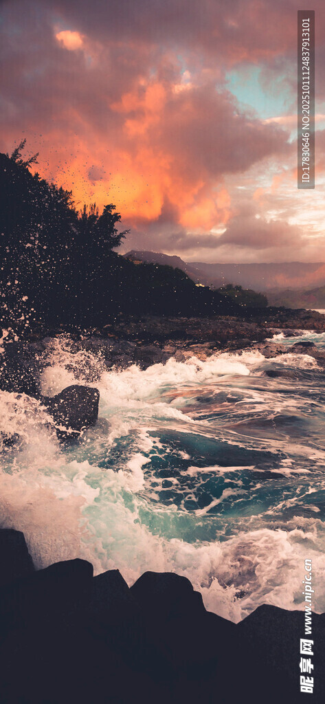 海边壮丽日落与汹涌海浪
