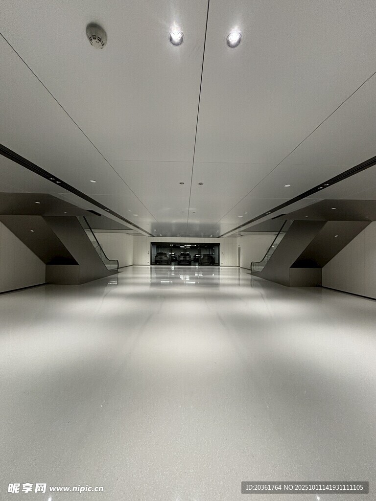 现代简约风格室内空旷空间