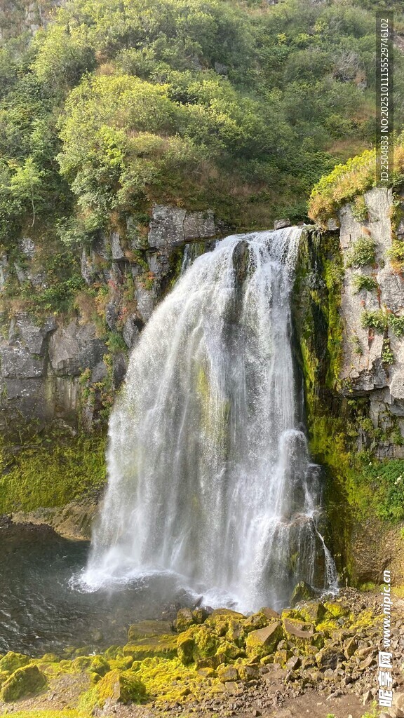 山间瀑布美景