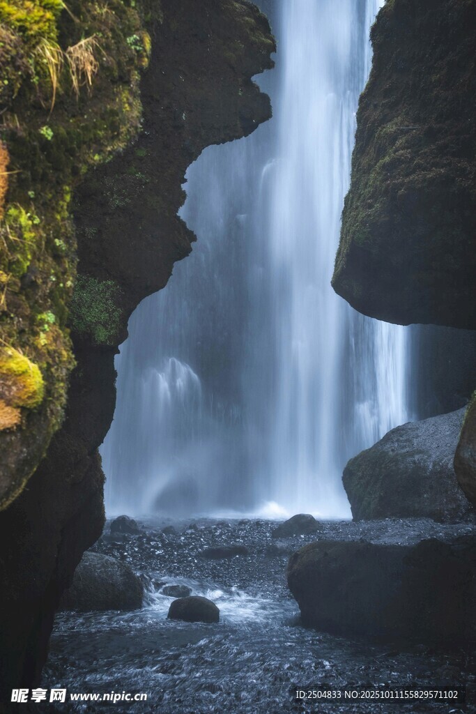 山间飞瀑 自然清幽景致