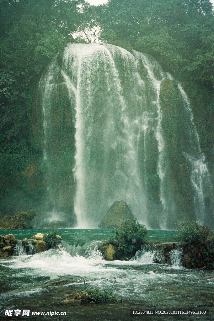壮观瀑布 自然山水美景