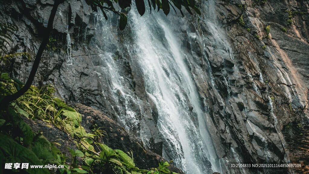 山间瀑布 自然灵动之景