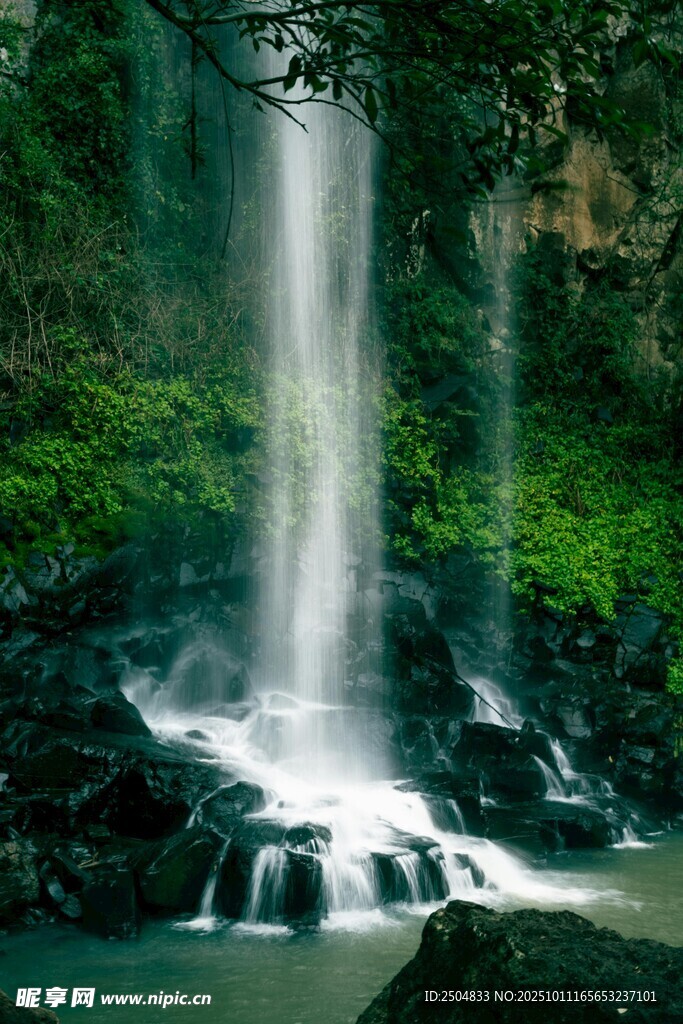 山间飞瀑 自然清新之景