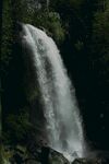 山间飞瀑