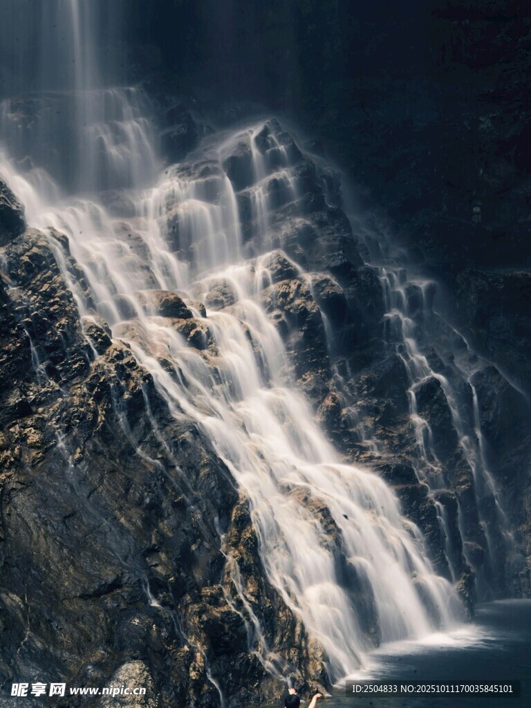 壮丽瀑布景观