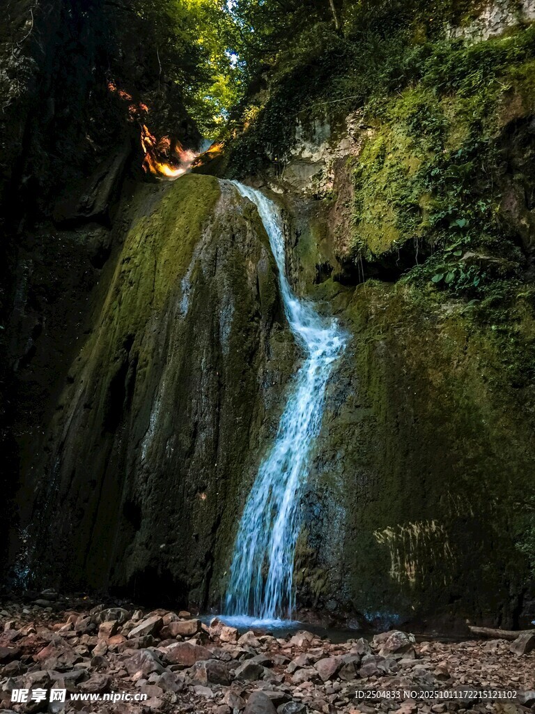 山间瀑布 自然清幽之景