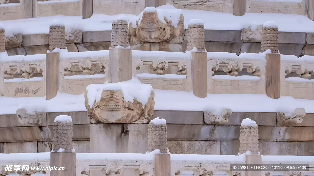雪覆石栏
