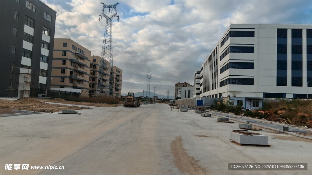 在建城市道路场景