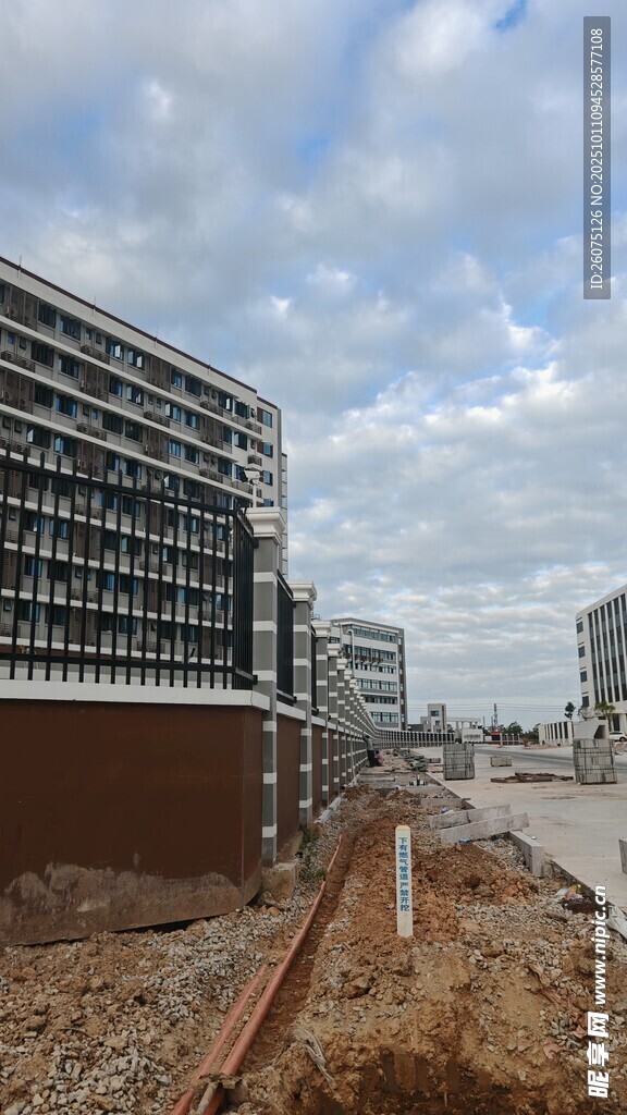 在建高楼工地景象