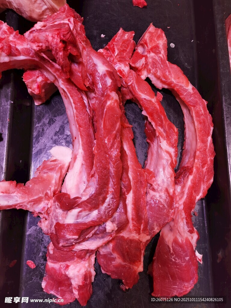 新鲜生牛肉排骨展示