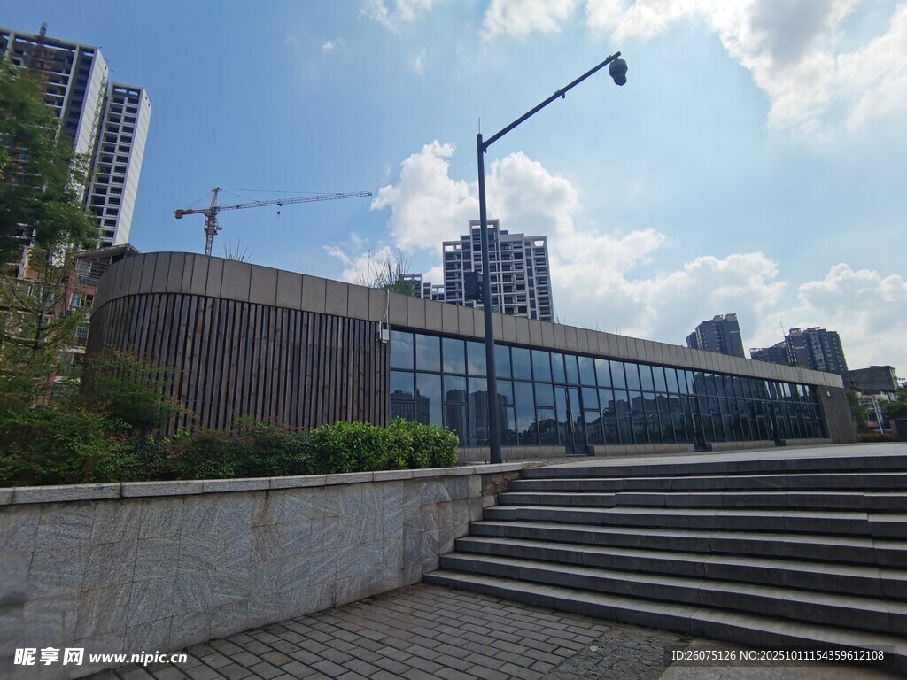城市户外建筑与阶梯景观
