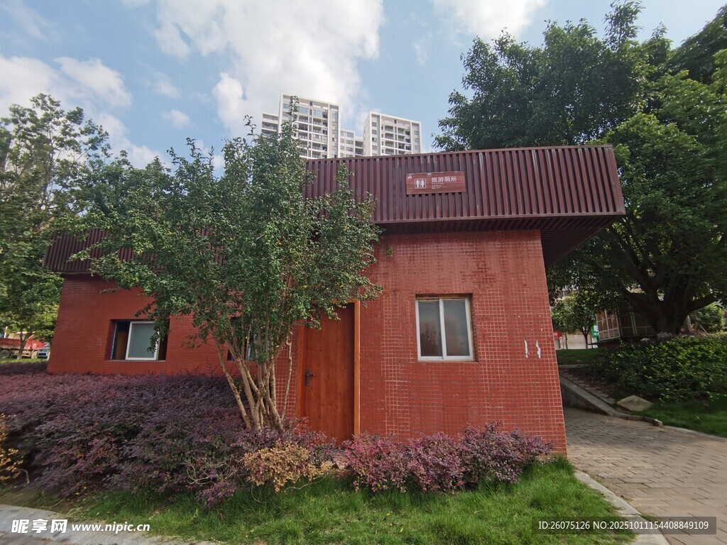 红砖小屋静享自然时光