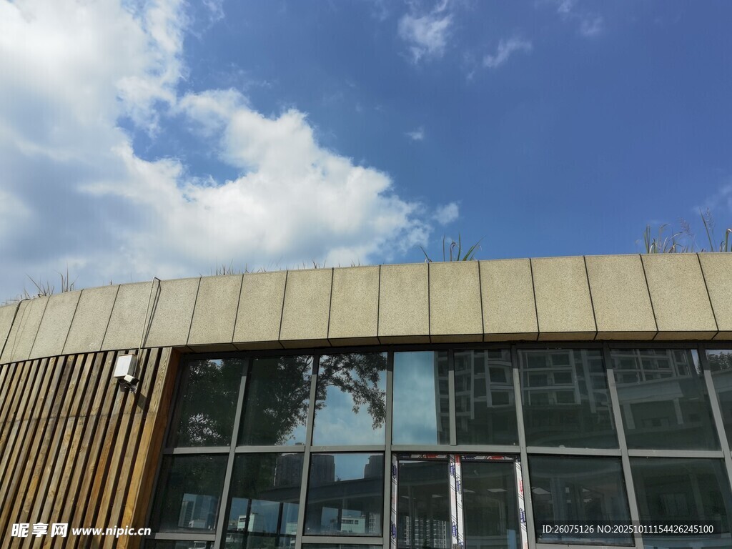现代风格弧形建筑外观