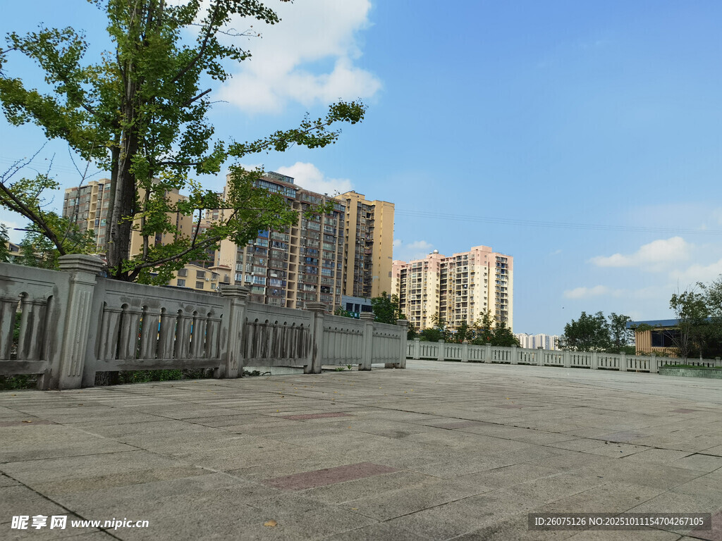城市户外空旷场地与建筑