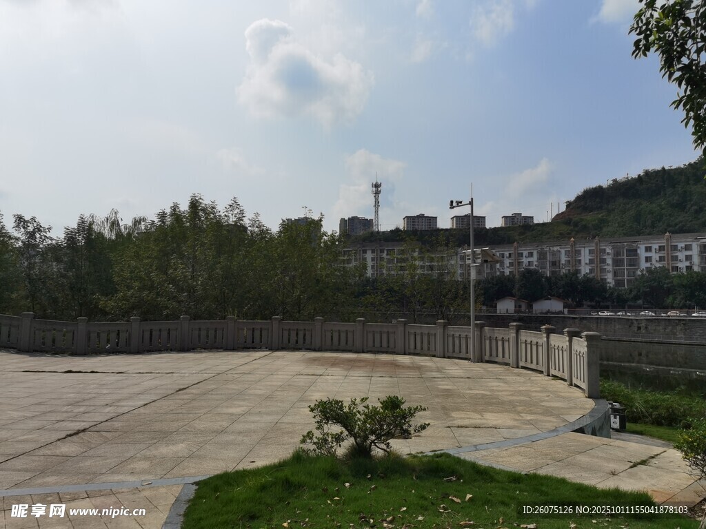 开阔户外广场景观