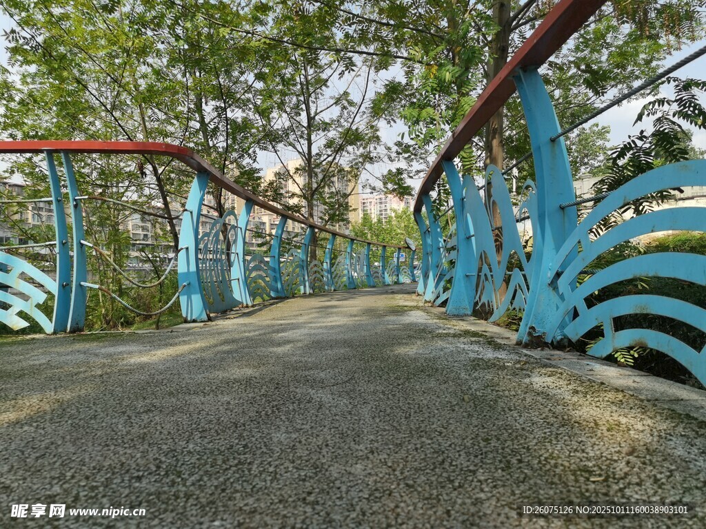 蓝色艺术桥景观