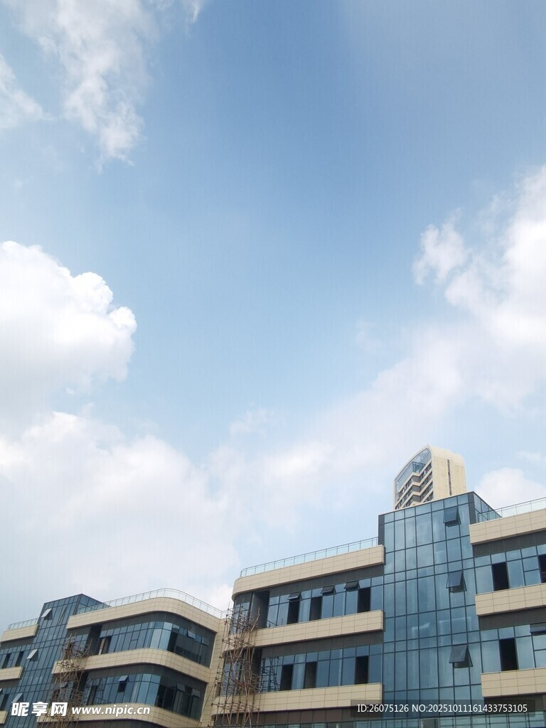 现代风格办公楼外观