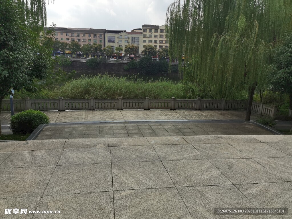 宁静校园广场景观