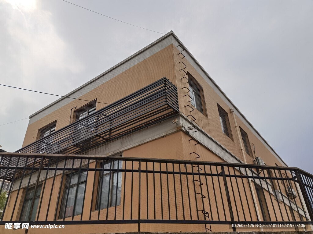 黄楼铁栏建筑外观