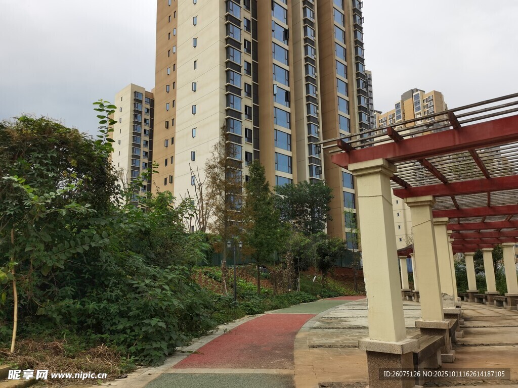 小区内的休闲景观与建筑