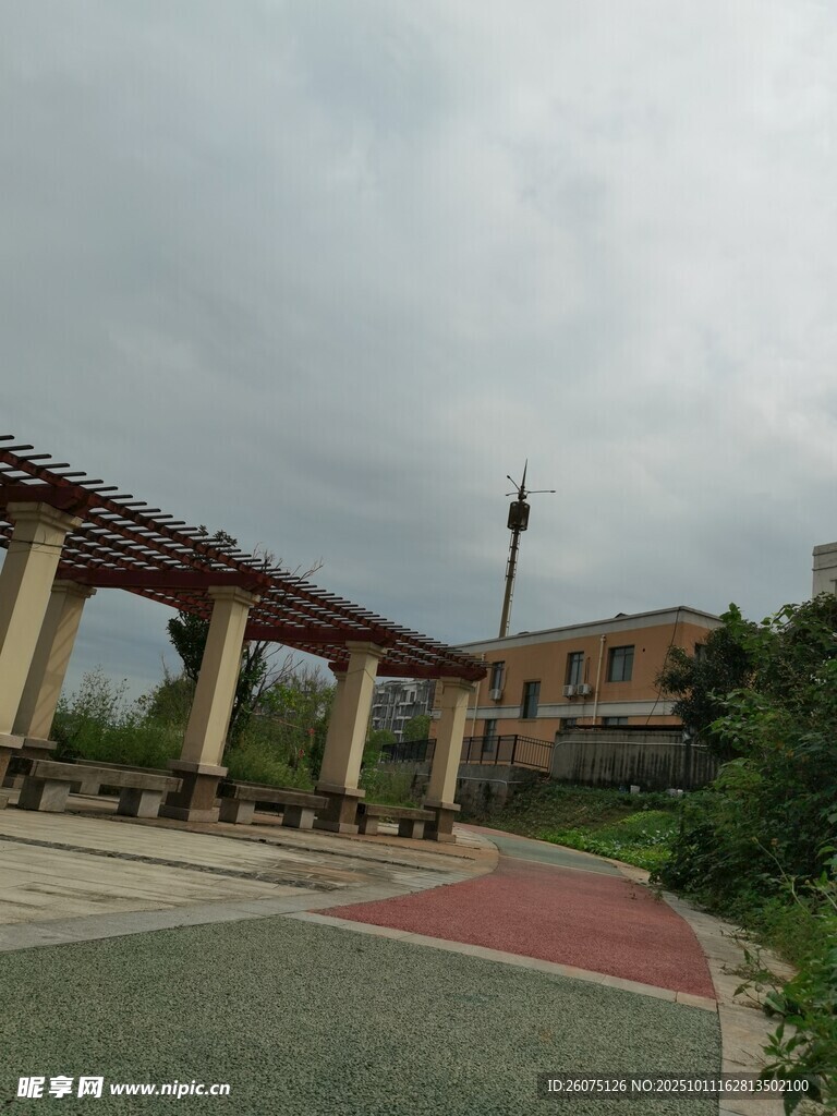 户外休闲长廊与彩色步道