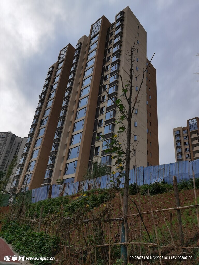 高层住宅楼施工现场