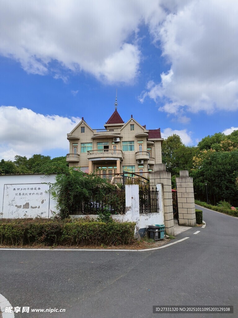 欧式风格豪华别墅外景
