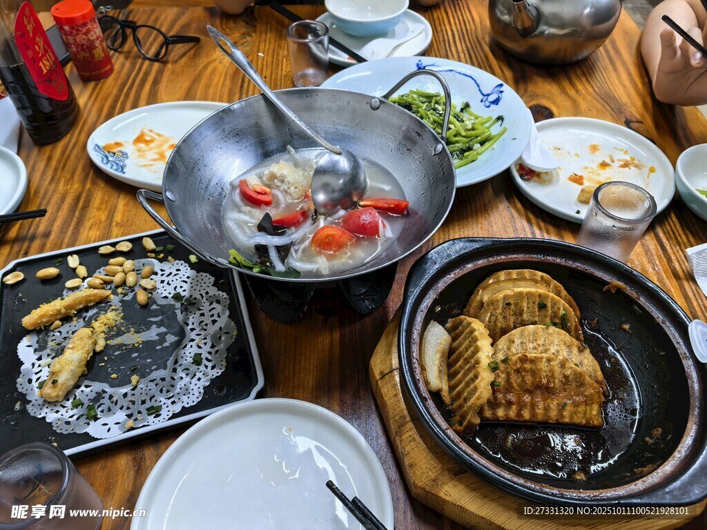 丰盛日式料理美食拼盘