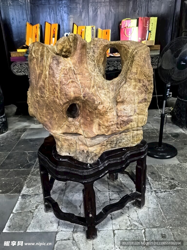 古朴根雕摆件