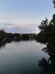 宁静湖畔景色