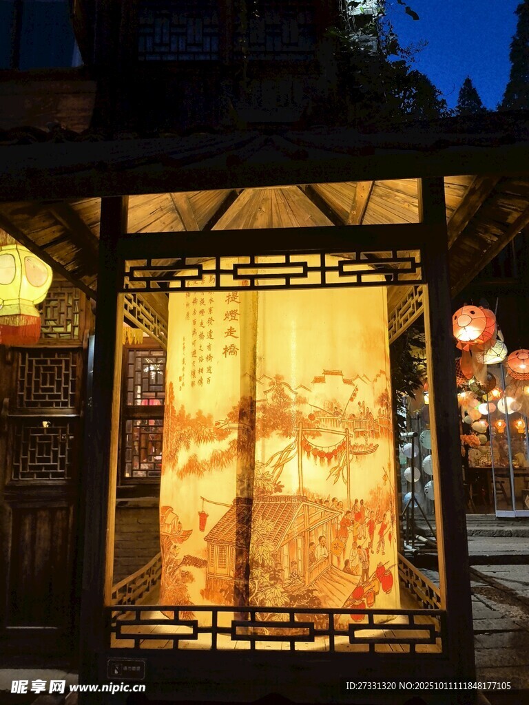 古色屏风映中式典雅氛围