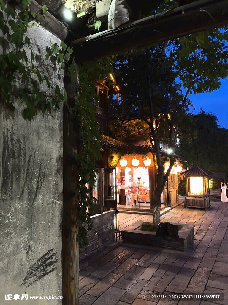 古巷夜景