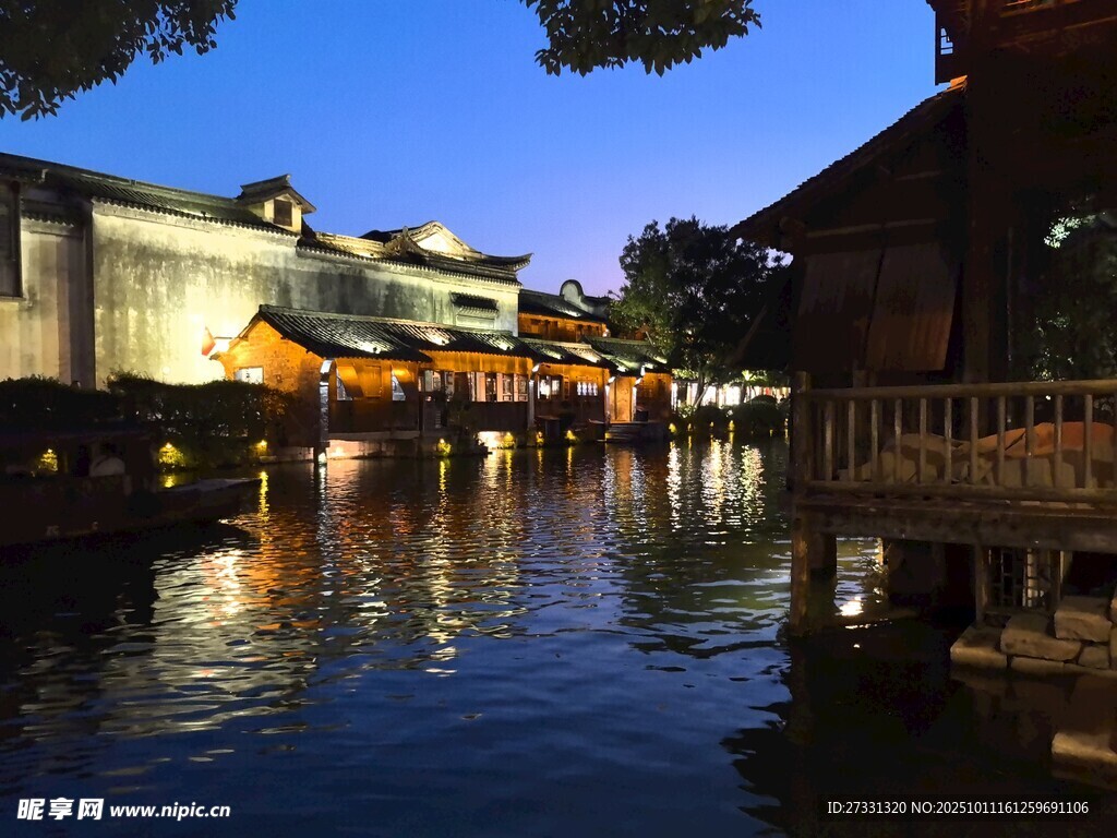 水乡夜景