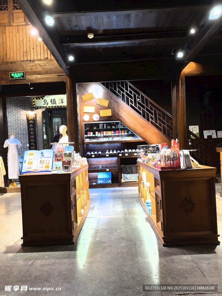 温馨书店内景展示